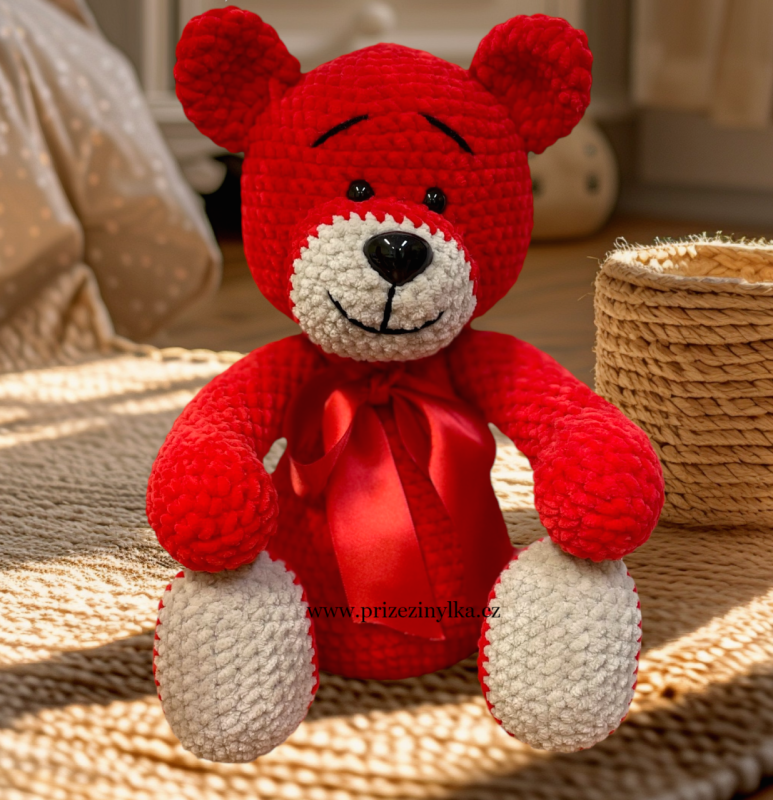 Háčkovaný medvidek červený 