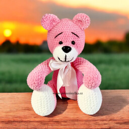 Háčkovaný medvidek stř.růžový 